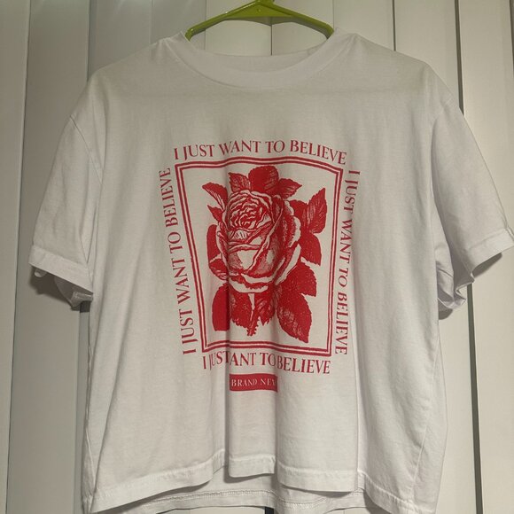 BRAND NEW Believe Rose Ladies Crop Tee - Picture 2 of 4